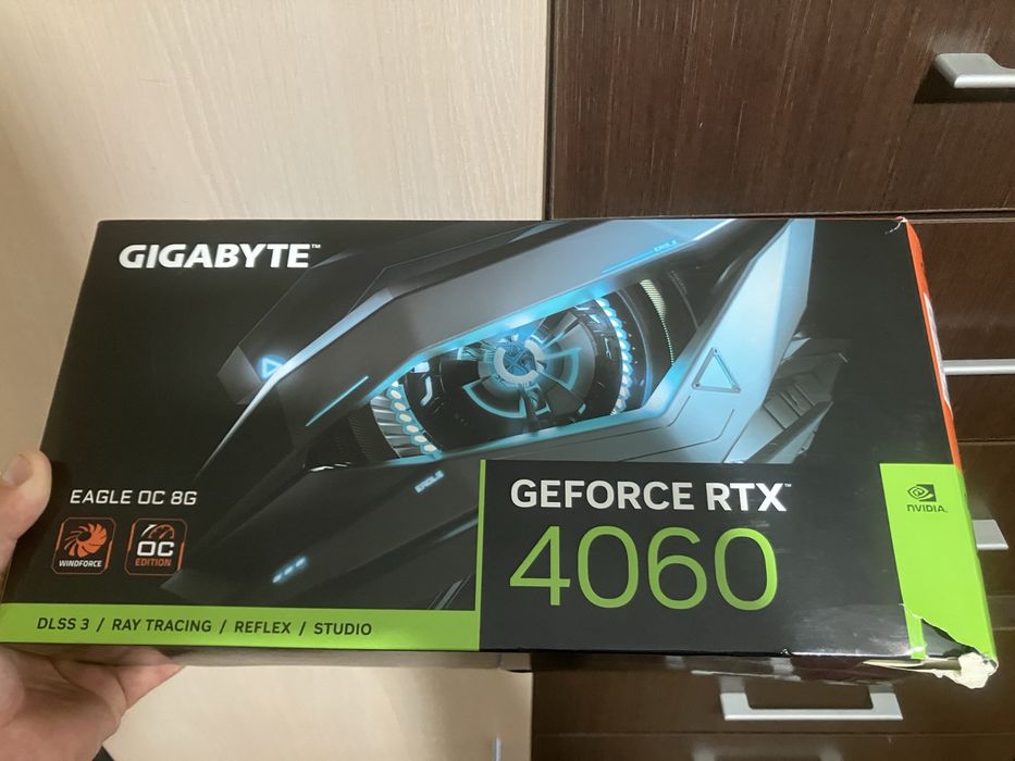 PC Gaming RTX 4060, Ryzen 5700x, 32GB Ram, 1Tb M2, 2Tb Hard Drive, 650W PSU, Periferice