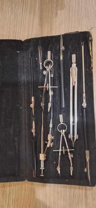 Часовници,фотоапарати,метален шах табакери карти,др.