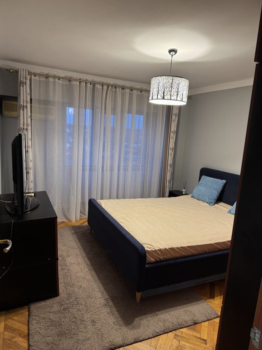 Inchiriez  apartament 3 camere