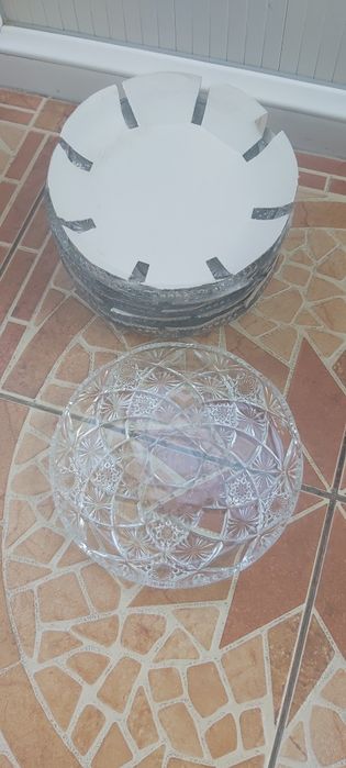 Продаётся много посуды.