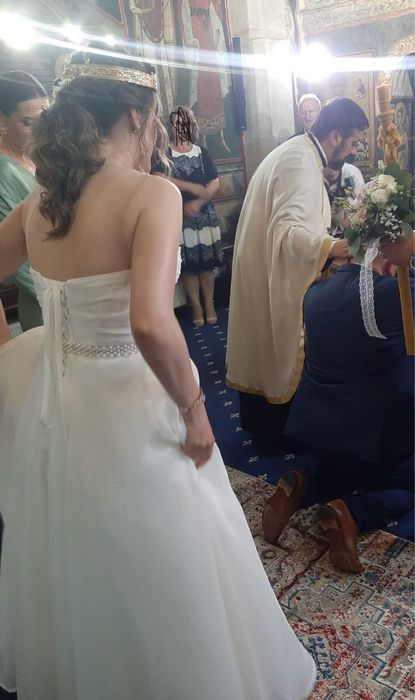 Rochie de mireasă alba cu perle