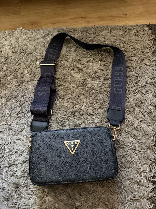 Черна дамска чанта GUESS