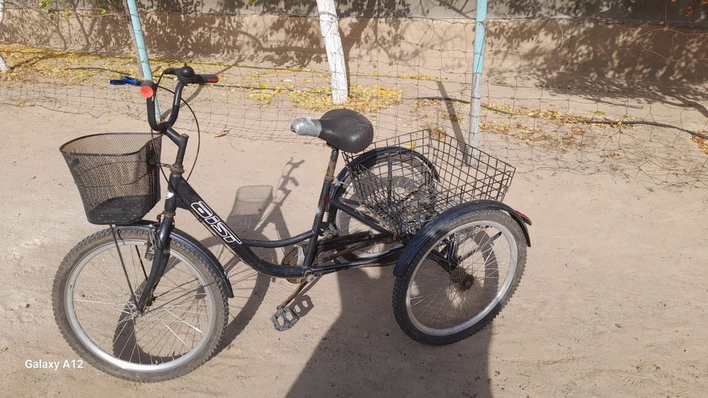 Үш дөңгелекті велосипед сатылады.