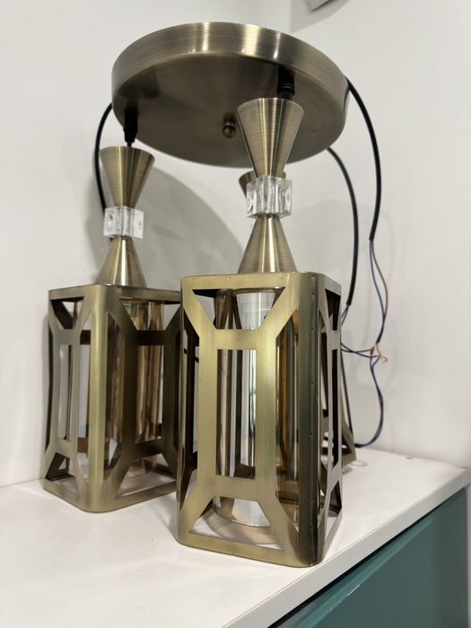 Продам люстру светильник