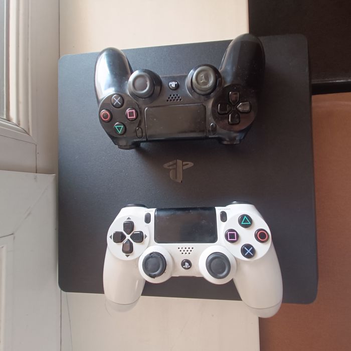 Ps4 +2 джойстика+ 12 игр