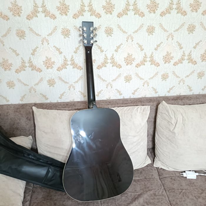 Продам гитару акустическую