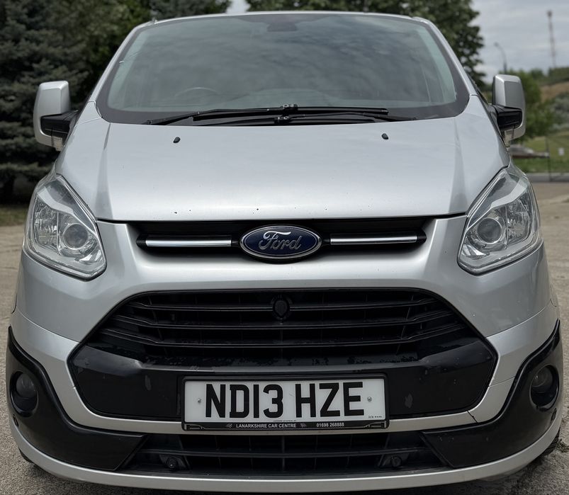 Ford Tourneo Custom 300 - 2013 - 2.2 Diesel - Euro 5 - Manual 6+1 Trepte - 155 Cai Putere - 9 Locuro - Piele - Clima - Cui remorcare - Perdelute -