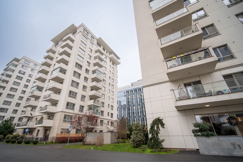 Luxuria 1 Mai 3 camere Mobilat Parcare Inclusa