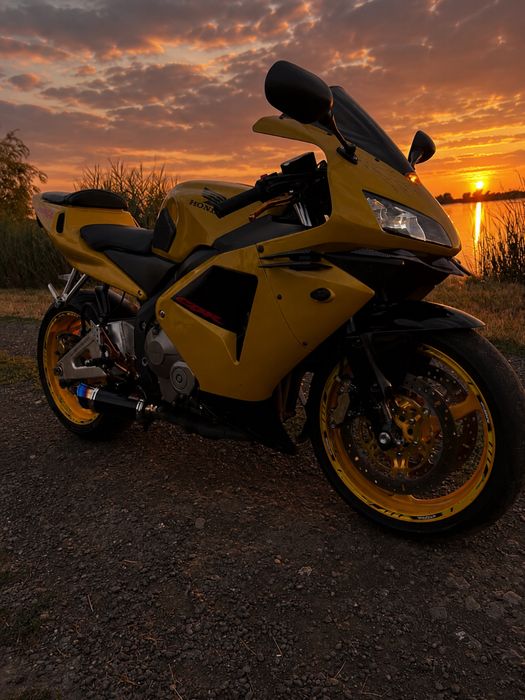 Honda CBR 600 RR PC37 2004 – Îngrijită, fără investiții urgente