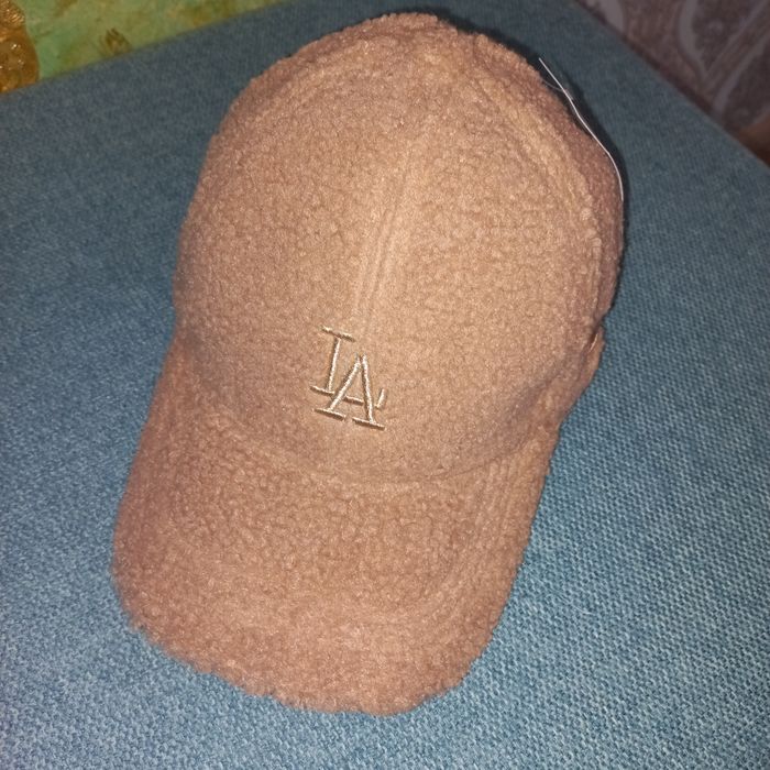 Продам новую беисболку "тедди"