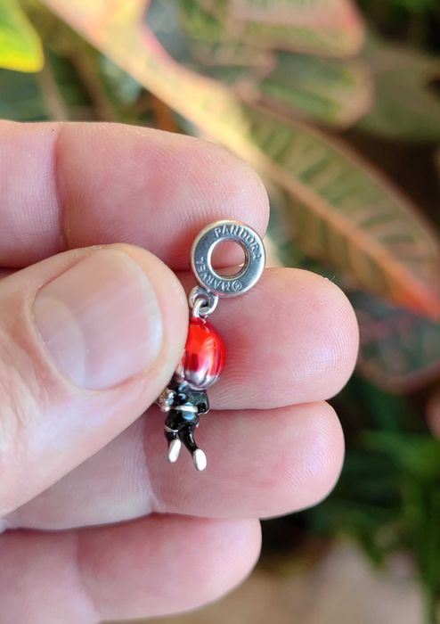 Висулка Черната вдовица на Пандора, Marvel x Pandora Талисман