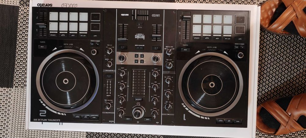 Consolă DJ Hercules Inpulse 500, ca nouă