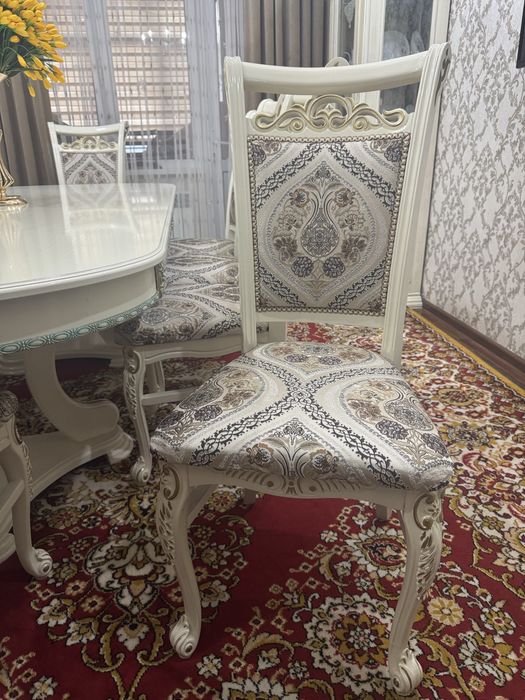 Мебель стол-стул.