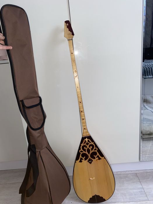 Продаю домбру в хорошем состоянии.