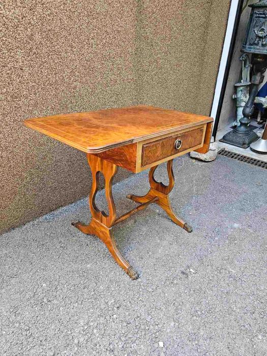 Английски шкаф в ретро стил