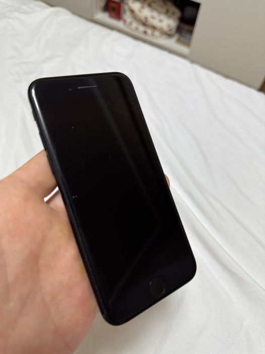 Продам айфон 7,с новым акб в комлекте