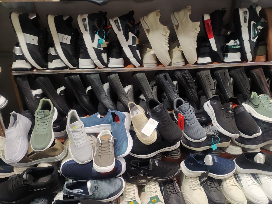 Xitoy optim va donaga oyoq kiyimlar barcha oʻlchamdagi.