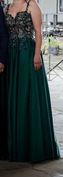 Официални рокли-продават се или се дават под наем