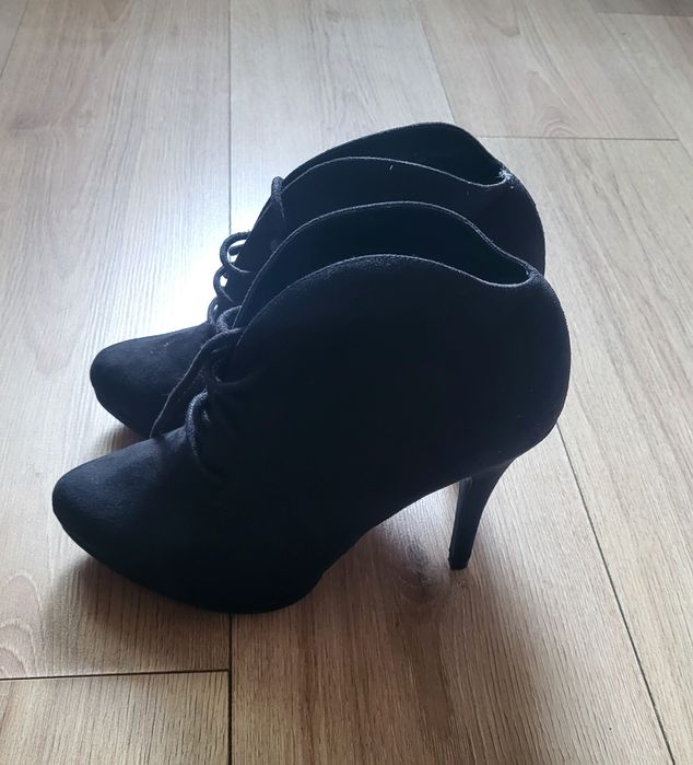 Botine negre cu toc (noi)