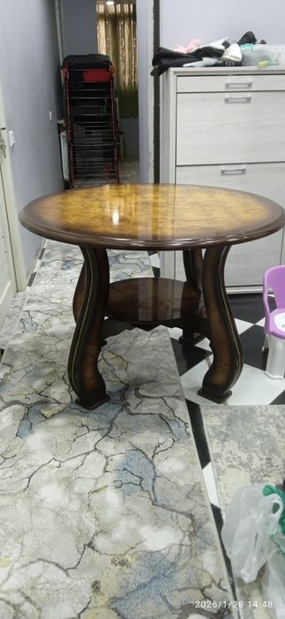 Продам круглый стол тяжелый