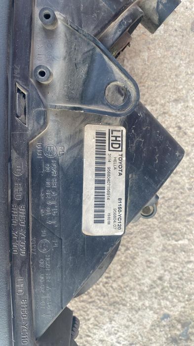 Фары тайота ,комплект