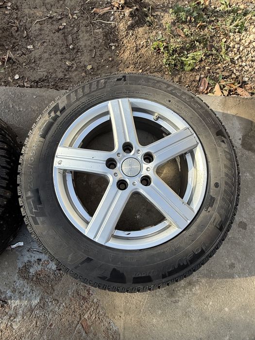 Диски шинами зимний