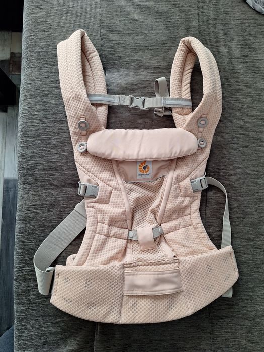 Ergobaby Adapt Pink SoftFlex Ергономична раница + Смукалки