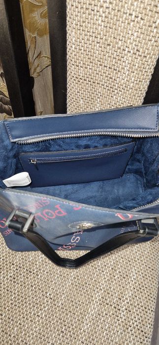 Vând geantă firmă, nouă fără eticheta