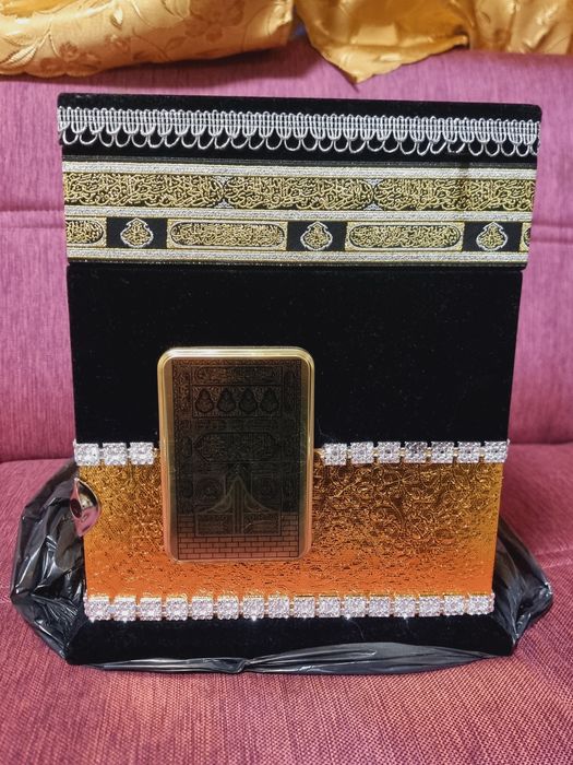 Ислямски религиозен комплект – Коран, тесбих, килимче и голяма Кааба