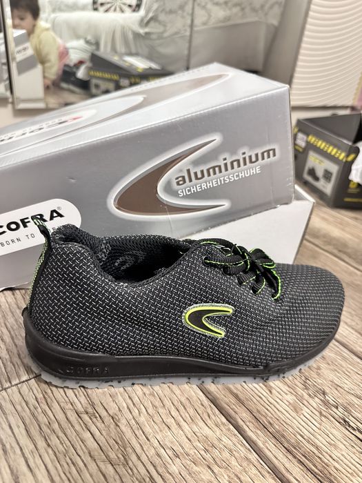 Рабочие кроссовки COFRA Techshell (с алюминиевым носком)
