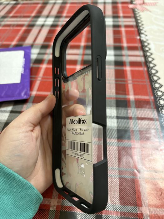 Vând husă Mobilfox pentru IPhone 17 Pro Max