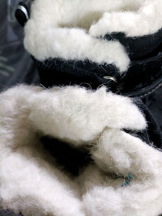 Продам зимние ботинки Lassie