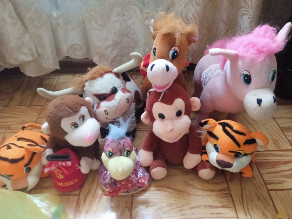 Игрушки мягкие разные