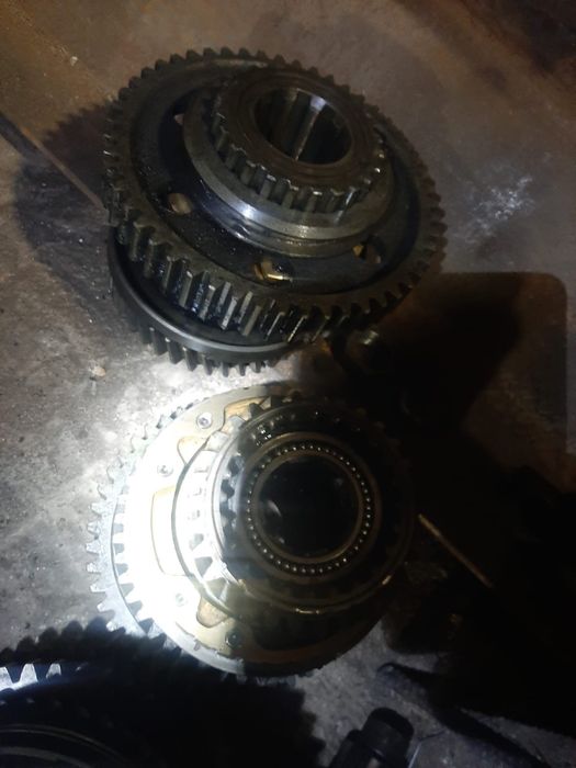 Компрессор , шестерни КПП , головка , ГУР , Камаз .