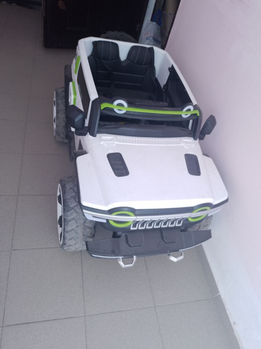 Продам детскую машинку