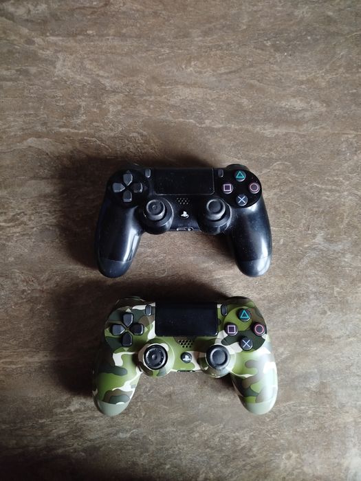 Playstation 4 + 2 джойстика + 4 игри