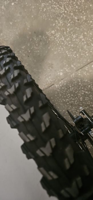 Bicicleta aproape noua