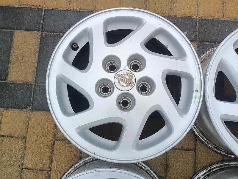 Продам оригинальные легкосплавные диски на Nissan Maxima