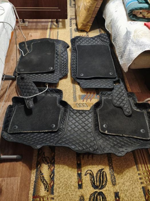 Автомобильный полик коврик