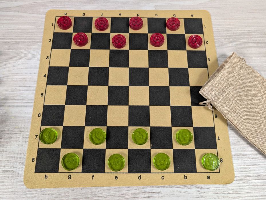 Set Piese de Șah Și Dame din Rășină AURIU/NEGRU (Ideal pentru cadou)