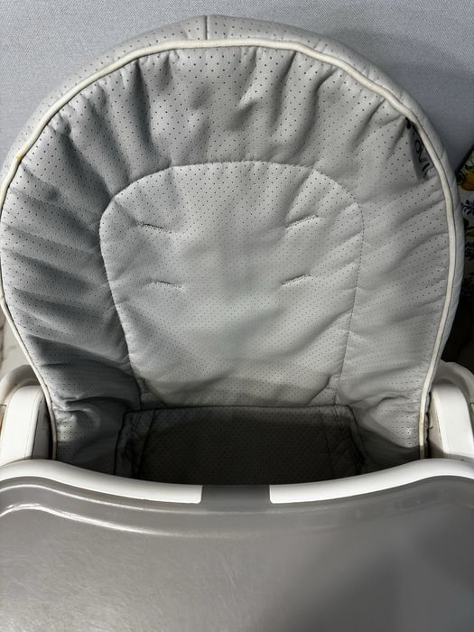 Десткий стол для приема пищи