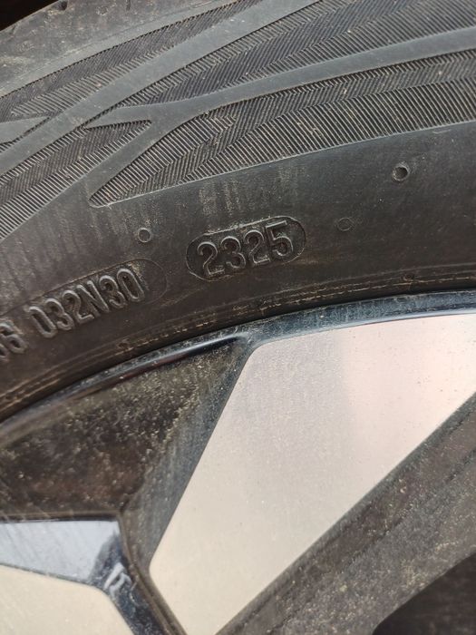 Set anvelope  Continental 215 50 R18. Set anvelope de vară  rulate  doar 450 km .