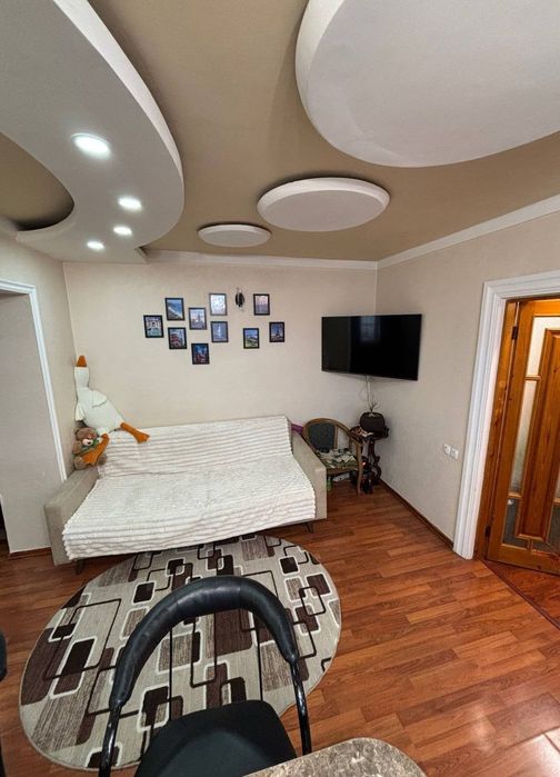 Продам чиланзар 5.  Балкон 2*6.  Двух комнатная