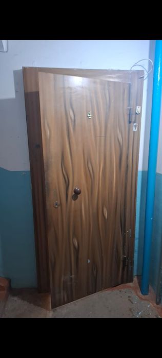 Продам двери железные входные