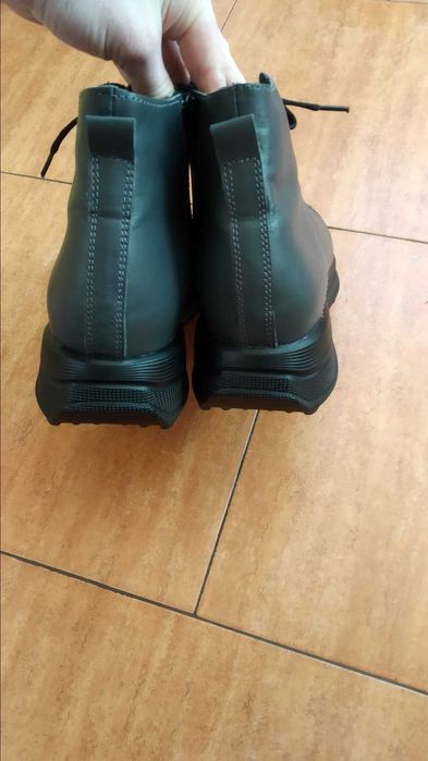 Нови спортни боти естествена кожа 38 номер