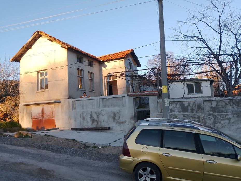 Къща до центъра  .