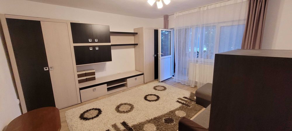 Inchiriez apartament 3 camere Decomandat, 83 mp, Cartier Radu cel Mare / Micro 4