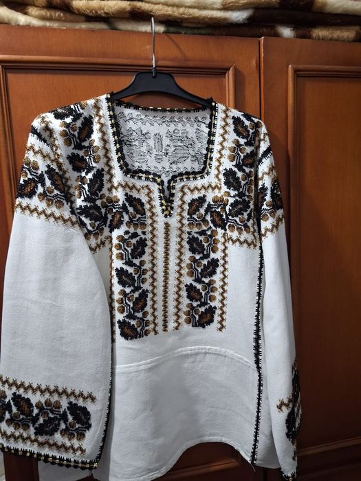 Camasa nationala femeiasca cusuta cu margele