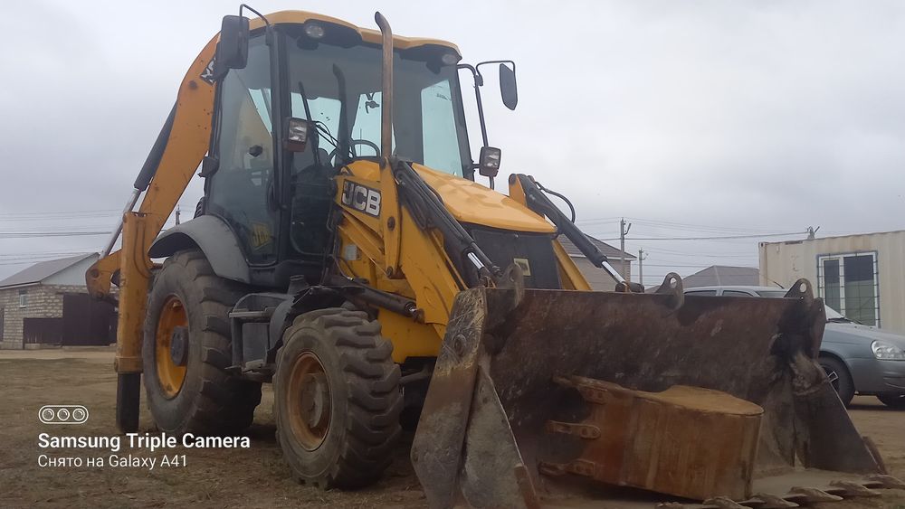 Эксковатор-погрузчик