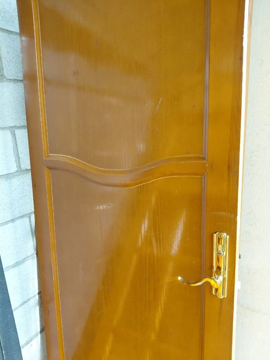 Двери б/у деревянные